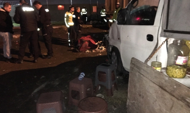 Tır, köfte yiyen müşterilerin arasına daldı: 5 yaralı