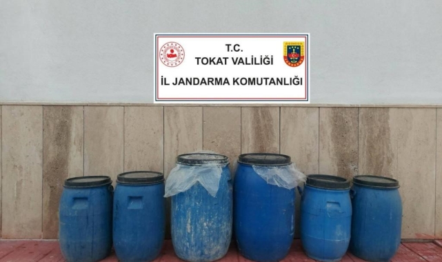 Tokat'ta yılbaşı öncesi 686 litre sahte alkol ele geçirildi