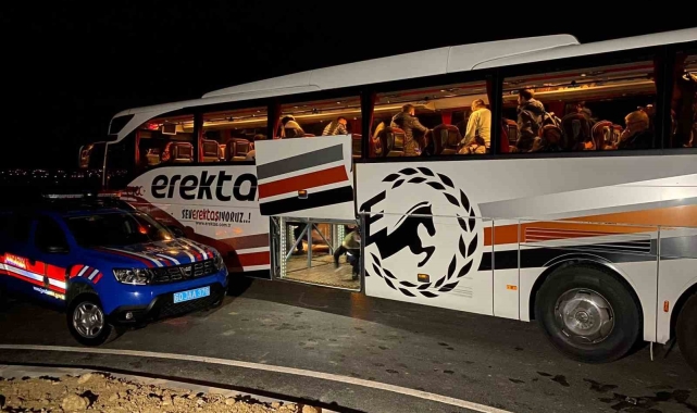 Tokat'ta yolcu otobüsüne kimliği belirsiz kişilerce ateş açıldı