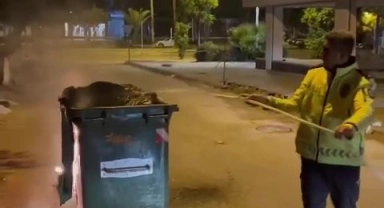 Trafik polisleri bu kez yangın söndürdü