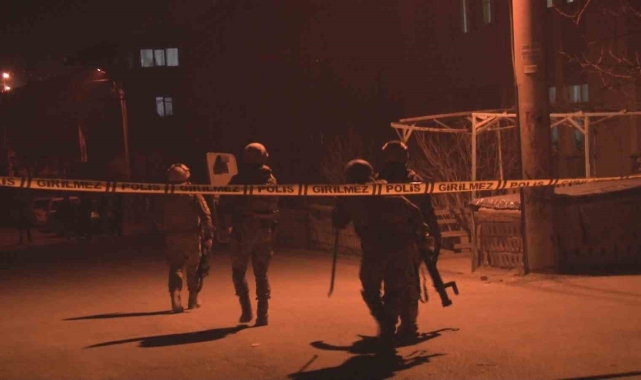 Tüfekle polise direnen şahsı özel harekat polisi etkisiz hale getirdi