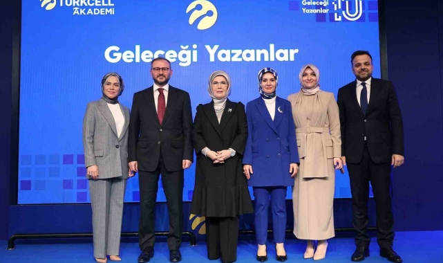 Turkcell ile 'Geleceği Yazanlar' 10 yaşında