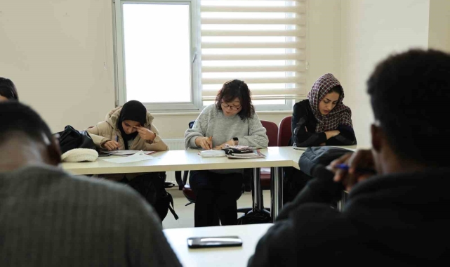 Türkiye'yi gezen Güney Koreli kadın, hayran kaldığı Diyarbakır'da yaşamak için Türkçe öğreniyor
