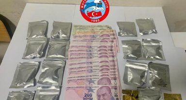 Tuzla'da 17 yaşındaki sürücünün kullandığı otomobilde uyuşturucu çıktı