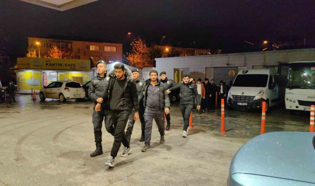 Ülkeye kaçak giren 28 şahıs yakalandı
