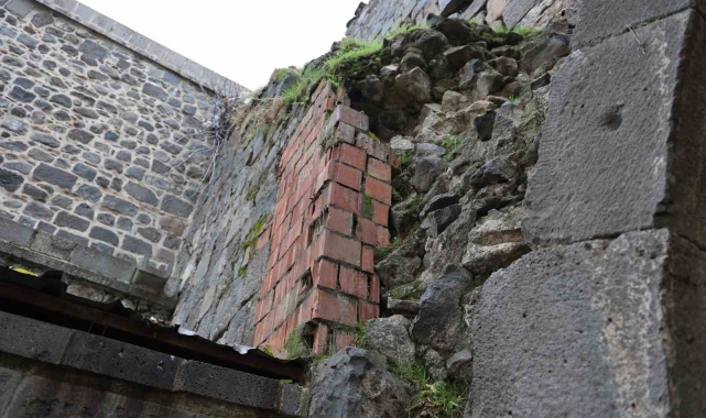 UNESCO mirasındaki 5 bin yıllık surlarda 41 yıllık tuğla yaması