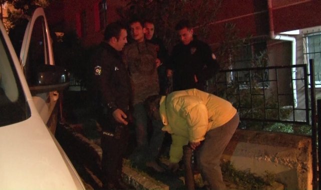 Üsküdar'da sinir krizi geçiren genç kendisini odaya kilitledi