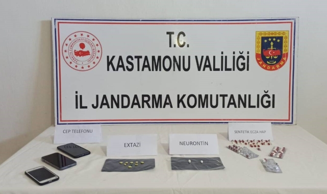 Uyuşturucu haplarla yakalanan 4 şüpheli gözaltına alındı
