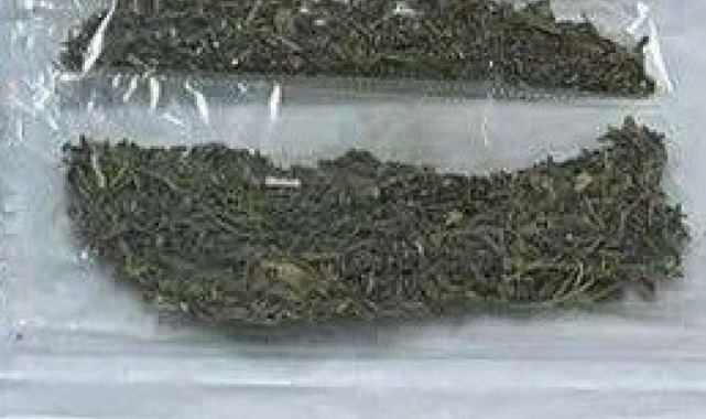 Uyuşturucu madde etkisinde araç kullanırken jandarmaya yakalandı