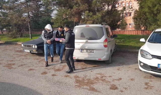 Uyuşturucu madde ile yakalanan şüpheli adli kontrolle serbest bırakıldı