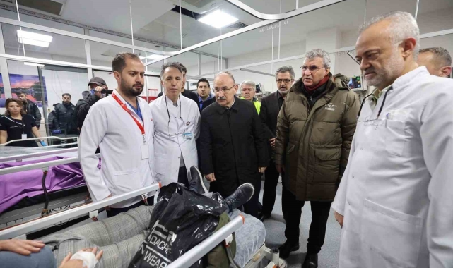 Vali Karadeniz feci kazada hastaneye kaldırılan yaralıları ziyaret etti