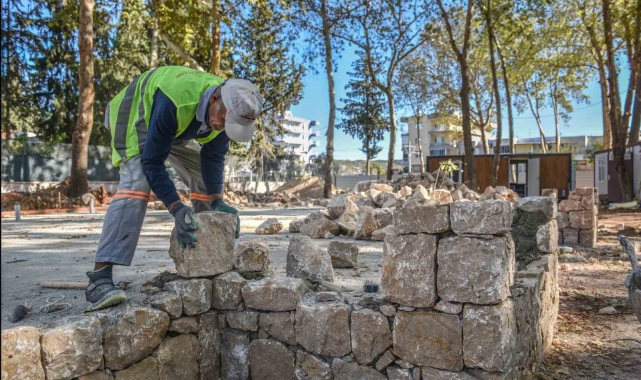 Varsak kent meydanına kavuşuyor
