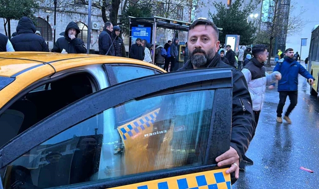 Yağışlı havada aracına aldığı kişiler gaspçı çıktı: Taksici gece yarısı dehşeti yaşadı