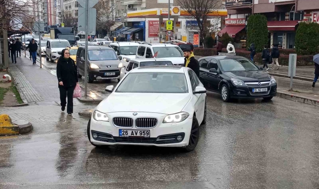 Yağmur sonrası kent merkezinde trafik sıkıştı