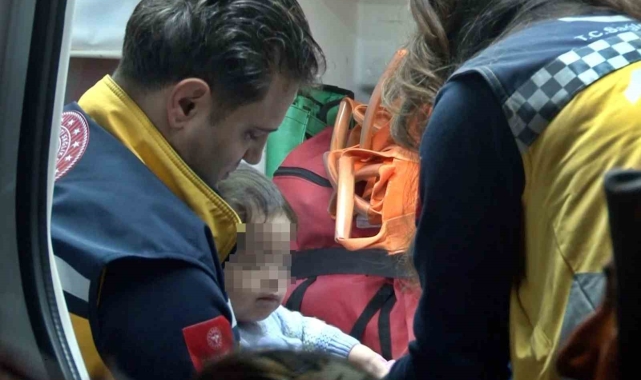 Yanan dairedeki 3 çocuğu komşular, anneannelerini itfaiye kurtardı