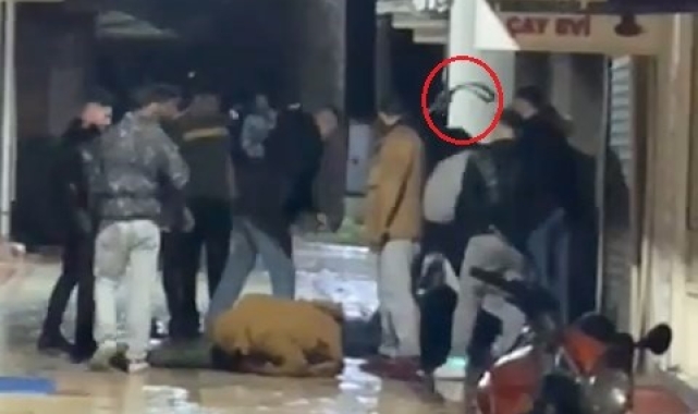 Yerdeyken tekmeleyip kemerle dövdüler: Dehşet anları kamerada