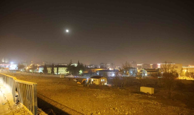 Yılbaşı gecesi enkaz alanlarında sessizlik