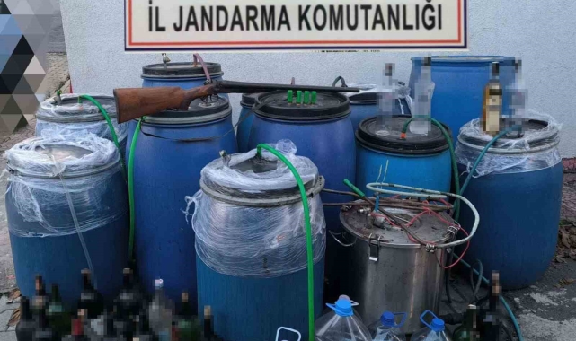 Yılbaşı öncesi darbe üstüne darbe: Bin 780 litre sahte içki ele geçirildi