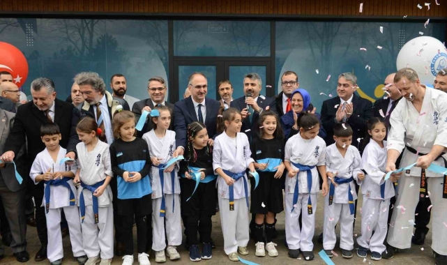 Yıldırım'da yenilenen spor kompleksi hizmete açıldı