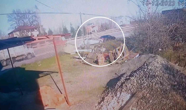 Yoldan çıkan otomobil dehşet saçtı: 1'i ağır 3 yaralı
