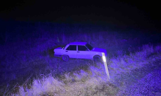 Yoldan çıkan otomobil tarlaya uçtu