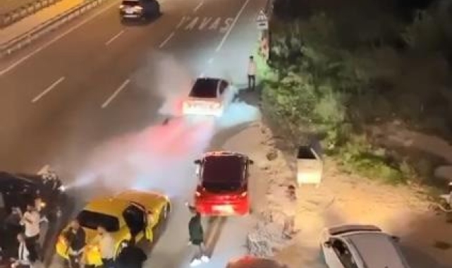 Yolu kapatan düğün konvoyları kameralara yansıdı