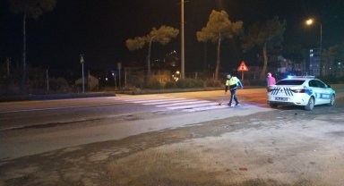 Yolun karşısına geçerken otomobilin çarptığı kadın hayatını kaybetti