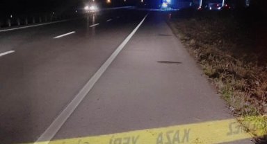 Yolun karşısına geçmek isterken otomobil çarptı, olay yerinde hayatını kaybetti