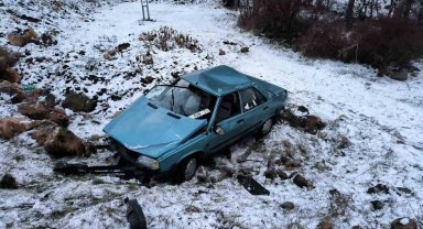 Yozgat'ta otomobil şarampole yuvarlandı: 2 yaralı