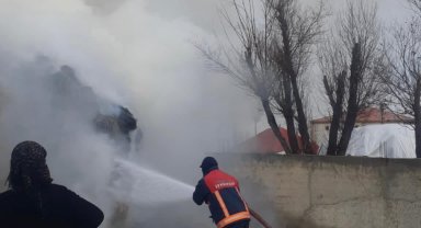 Yüksekova'da 6 bin bağ ot yandı