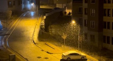 Yüksekova'da kar yağışı başladı