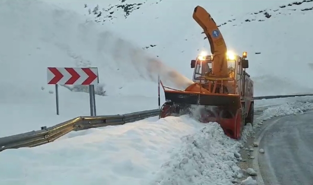 Yüksekova&#039;da karla mücadele çalışması