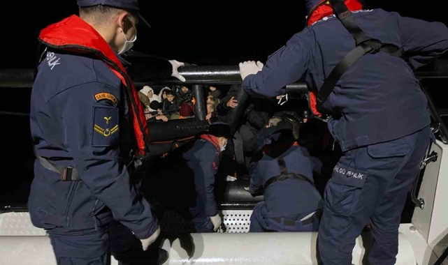 Yunanistan'ın Türk karasularına geri ittiği 45 düzensiz göçmen kurtarıldı
