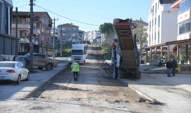 Yunus Emre Caddesi asfalta hazırlanıyor
