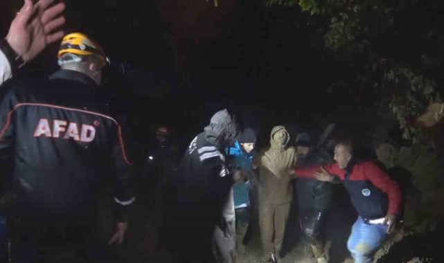 Zonguldak'ta ikinci büyük heyelan: İş makineleri göçük altında kaldı, yaralılar var