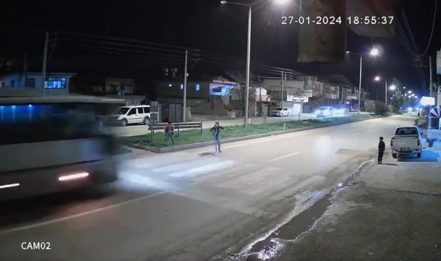 Adana'da kavga eden çocuklardan biri kaçarken midibüsün çarpması sonucu hayatını kaybetti