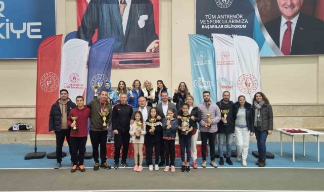 Afyonkarahisar'da 6 farklı kategoride yapılan tenis turnuvası sona erdi