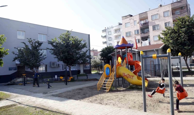 Akdeniz Belediyesi çocuk parklarını yeniliyor