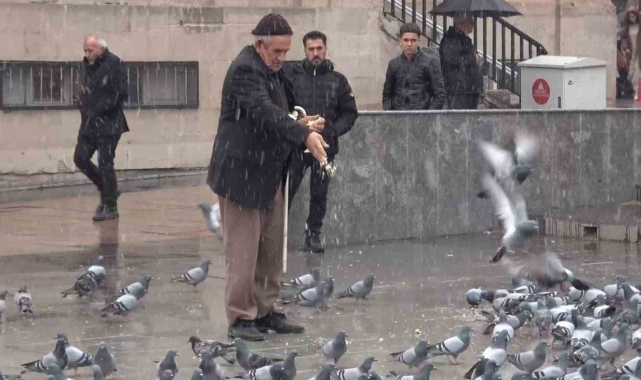Aksaray'da yılın ilk karı yağdı