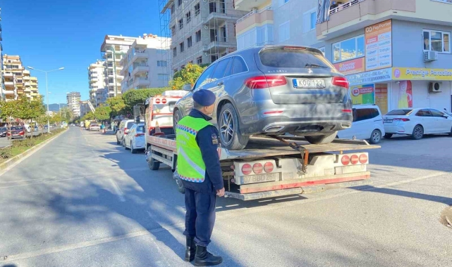 Alanya'da 3 araç trafikten men edildi