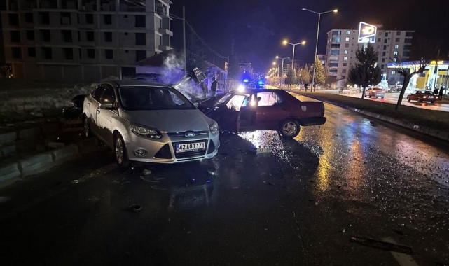 Alkollü sürücü, otomobiliyle park halindeki araçlara çarptı