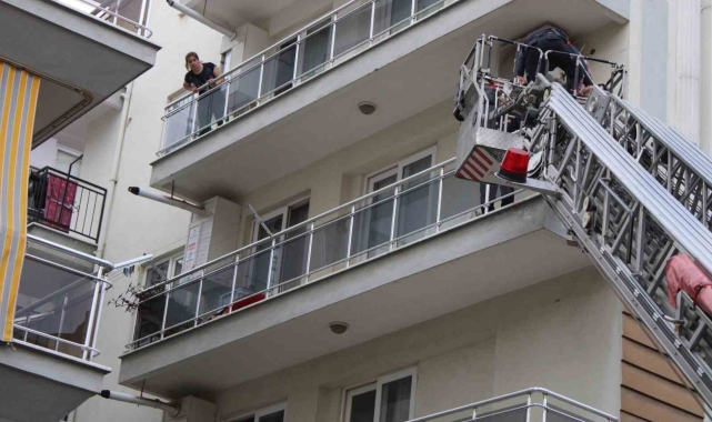 Alkolün dozunu kaçırınca, balkonda sızdı