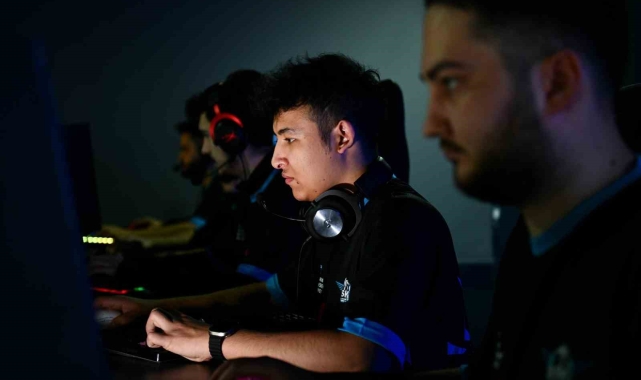 Ankara Büyükşehir Belediyesi'nden e-sporculara destek