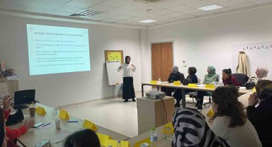 Anne sütü ve emzirme danışmanlığı eğitimi verildi