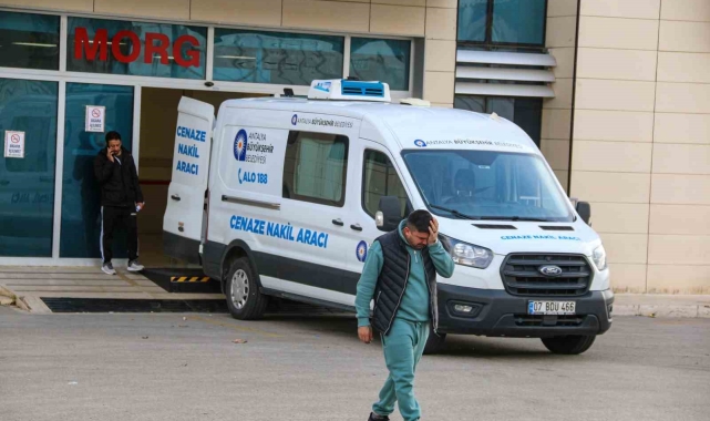Antalya'da 3 çocuğunun annesini 17 bıçak darbesiyle hayattan koparan koca tutuklandı