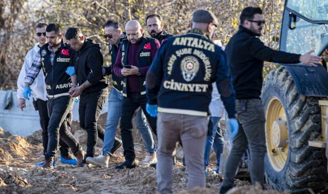 Arkadaşını olay yerinde, baldızını ise evinde öldürüp battaniyeye sarılı taşımış
