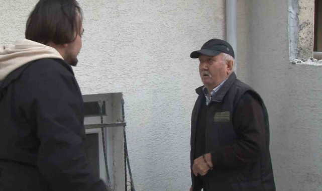 Arnavutköy'de 82 yaşındaki adamı taciz edip parasını çalmaya çalıştı, o anlar kamerada