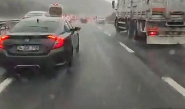 Arnavutköy'de karlı havada önüne kıran araca çarptı, o anlar kamerada