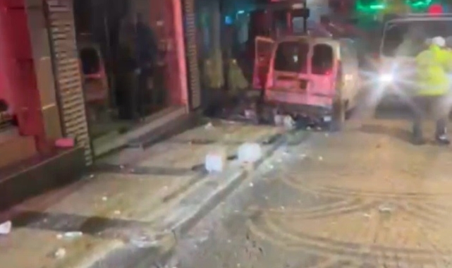 Aşırı hız kazaya sebep oldu, kaza anı güvenlik kameralarına yansıdı