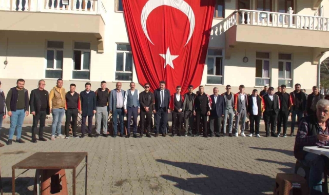 Asker uğurlama geleneğini sürdürüyorlar